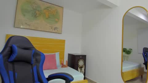 T I F F A N N Y online show from April 18, 1:04 pm