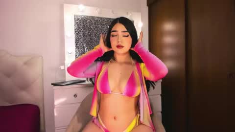 Snapshot of tiffanny_quinn chatting on November 12, 3:18 am Tiff online show from November 12, 3:18 am