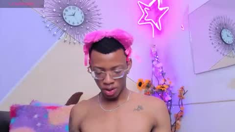 Snapshot of tiffany_valentine15xxx chatting on September 18, 1:02 pm Xander Barbie online show from September 18, 1:02 pm
