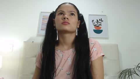 Snapshot of tiffanyfox_1 chatting on March 12, 9:02 am Tifanny Fox online show from March 12, 9:02 am