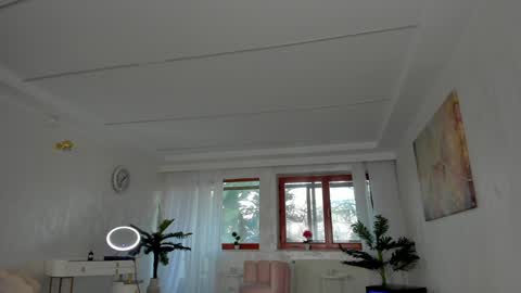 Tiffany Houston online show from December 12, 6:36 am