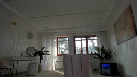 Tiffany Houston online show from February 7, 1:11 pm