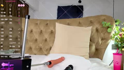 Tiffany online show from October 7, 3:04 am