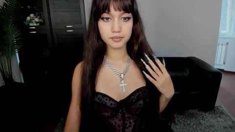 tiffanyyoun online show from September 23, 10:29 am