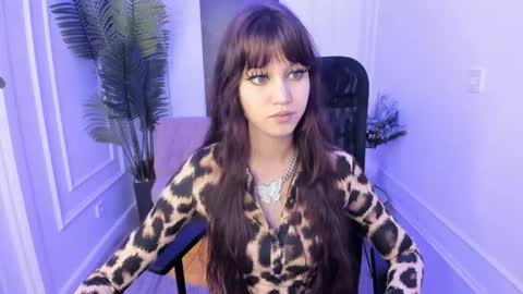 tiffanyyoun online show from November 10, 7:24 pm