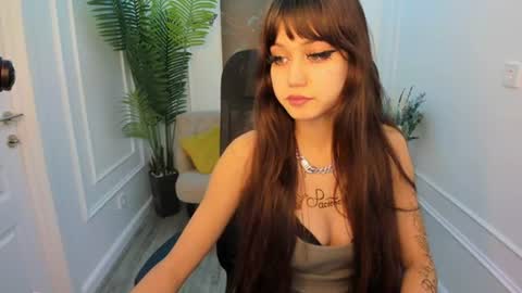 tiffanyyoun online show from December 3, 12:36 pm