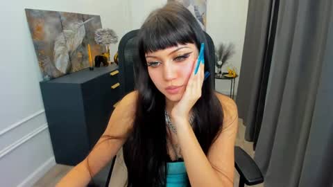 tiffanyyoun online show from April 17, 12:19 pm