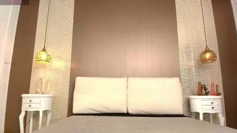 T I F F A N Y online show from November 10, 8:08 pm