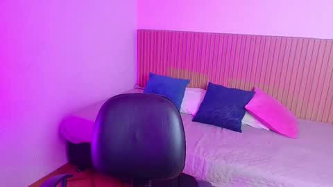 Snapshot of tiinajonus_ chatting on February 11, 12:32 pm tiinajonus_ online show from February 11, 12:32 pm