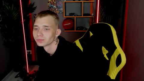 Snapshot of tim_blackk chatting on October 13, 9:04 pm Tim online show from October 13, 9:04 pm