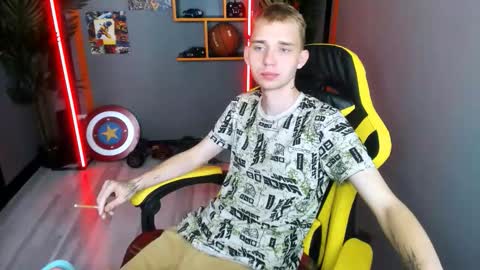 Snapshot of tim_blackk chatting on November 9, 10:35 am Tim online show from November 9, 10:35 am