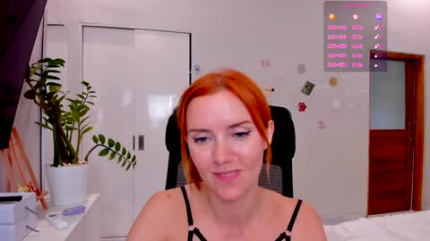 Snapshot of timissi chatting on January 2, 5:24 am Timis but I prefer you whisper to my ear my girl online show from January 2, 5:24 am