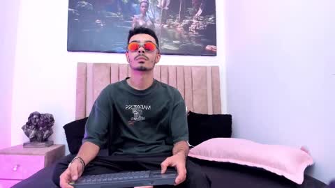 Snapshot of timothe_evans chatting on October 23, 8:18 pm Evans online show from October 23, 8:18 pm