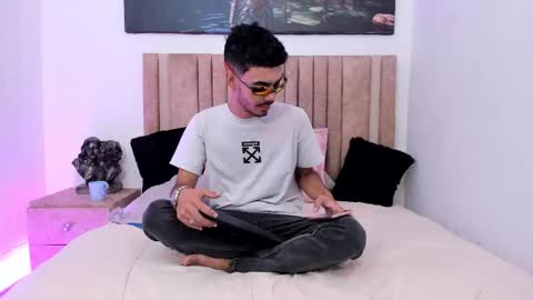 Snapshot of timothe_evans chatting on October 24, 9:33 pm Evans online show from October 24, 9:33 pm