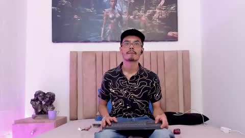 Snapshot of timothe_evans chatting on December 4, 4:00 am Evans online show from December 4, 4:00 am