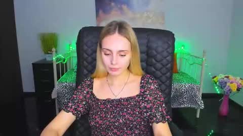 Snapshot of tina_jonesi chatting on November 6, 1:56 pm Tina online show from November 6, 1:56 pm