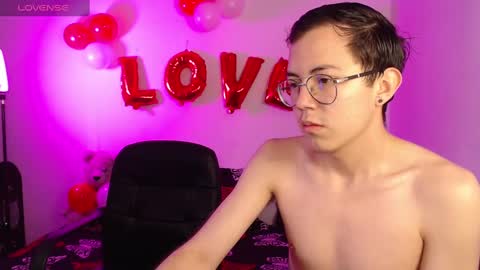 Snapshot of tina_n_charlie chatting on February 14, 11:53 am Tina N Charlie online show from February 14, 11:53 am