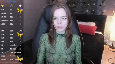 Snapshot of tina_tayllor chatting on December 1, 4:29 pm Tina Tayllor MY SHEDULEMondayTuesdaySaturdaySunday online show from December 1, 4:29 pm