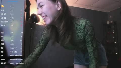 Snapshot of tina_tayllor chatting on December 3, 5:45 pm Tina Tayllor MY SHEDULEMondayTuesdaySaturdaySunday online show from December 3, 5:45 pm