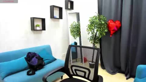 Snapshot of tina_xx_tina chatting on March 2, 1:30 am Kristina online show from March 2, 1:30 am