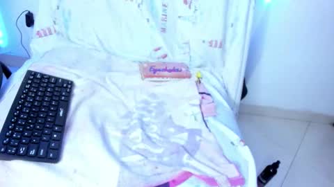 Snapshot of tinas_smith chatting on October 1, 8:26 pm tinas_smith online show from October 1, 8:26 pm