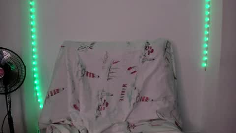 Snapshot of tinas_smith chatting on October 14, 9:48 pm tinas_smith online show from October 14, 9:48 pm
