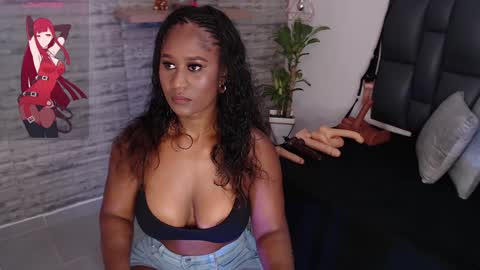 Snapshot of tinna__hottie chatting on January 27, 11:22 am Tinna Goddess online show from January 27, 11:22 am