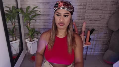 Snapshot of tinna__hottie chatting on September 11, 5:02 pm Tinna Goddess online show from September 11, 5:02 pm