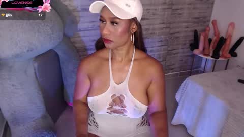 Snapshot of tinna__hottie chatting on November 26, 4:19 pm Tinna Goddess online show from November 26, 4:19 pm