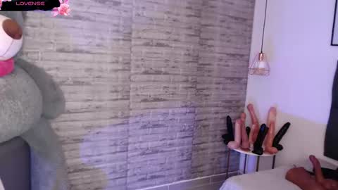 Snapshot of tinna__hottie chatting on November 29, 12:08 pm Tinna Goddess online show from November 29, 12:08 pm