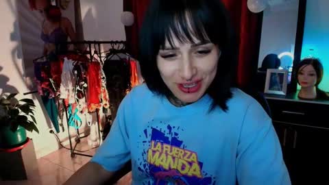 Snapshot of tinnadawson chatting on November 22, 2:43 am I AM BELLA ----------- follow my IG TINNS 69 online show from November 22, 2:43 am