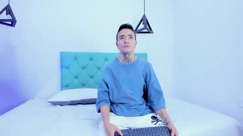 Snapshot of tinny_and_candy chatting on December 21, 1:42 pm TINNY AND CANDY online show from December 21, 1:42 pm