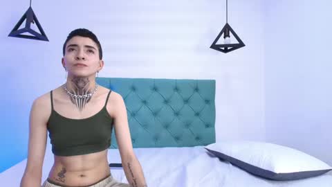 Snapshot of tinny_and_candy chatting on February 7, 4:35 pm TINNY AND CANDY online show from February 7, 4:35 pm