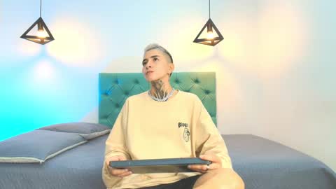 Snapshot of tinny_and_candy chatting on March 10, 12:59 pm TINNY AND CANDY online show from March 10, 12:59 pm