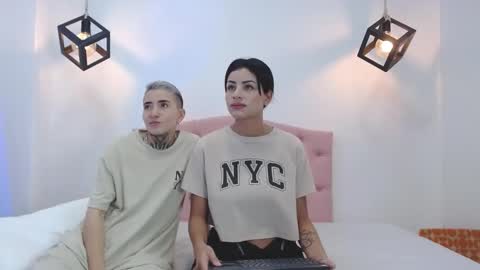 Snapshot of tinny_and_candy chatting on March 12, 1:40 pm TINNY AND CANDY online show from March 12, 1:40 pm