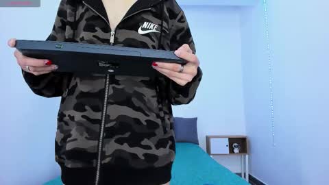 Snapshot of tinny_and_candy chatting on September 18, 10:06 am TINNY AND CANDY online show from September 18, 10:06 am