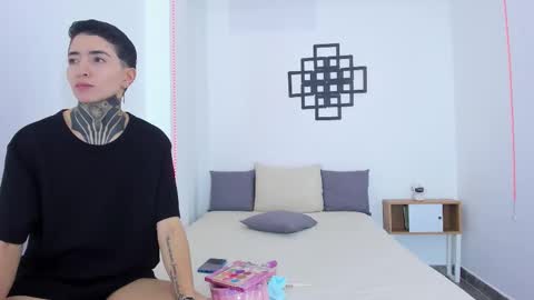 Snapshot of tinny_and_candy chatting on October 11, 12:15 pm TINNY AND CANDY online show from October 11, 12:15 pm