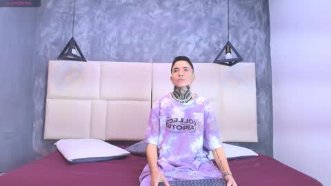 Snapshot of tinny_and_candy chatting on October 17, 12:19 pm TINNY AND CANDY online show from October 17, 12:19 pm