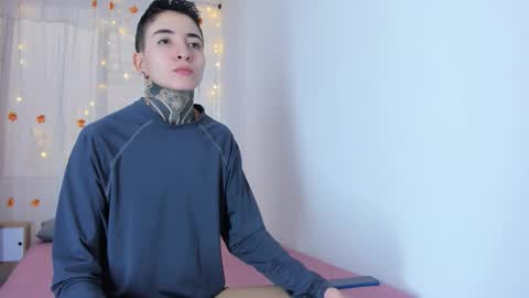 Snapshot of tinny_and_candy chatting on November 6, 12:17 pm TINNY AND CANDY online show from November 6, 12:17 pm