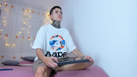 Snapshot of tinny_and_candy chatting on November 7, 11:54 am TINNY AND CANDY online show from November 7, 11:54 am