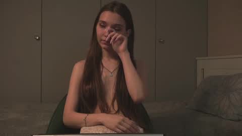 Snapshot of tiny_bunny__ chatting on February 17, 1:25 am Sofia online show from February 17, 1:25 am