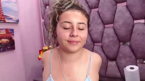 Snapshot of tiny_love_ chatting on January 15, 9:45 am tiny online show from January 15, 9:45 am