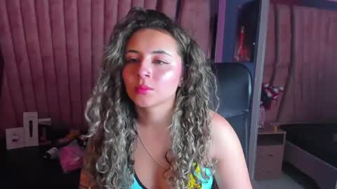 Snapshot of tiny_love_ chatting on February 8, 3:41 am tiny online show from February 8, 3:41 am