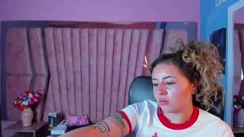 Snapshot of tiny_love_ chatting on February 11, 7:54 am tiny online show from February 11, 7:54 am