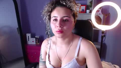 Snapshot of tiny_love_ chatting on February 18, 5:42 am tiny online show from February 18, 5:42 am