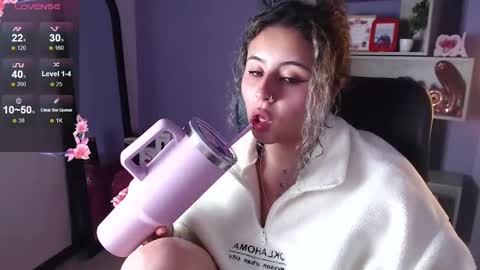 Snapshot of tiny_love_ chatting on February 26, 8:59 am tiny online show from February 26, 8:59 am