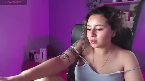 Snapshot of tiny_love_ chatting on March 8, 9:28 am tiny online show from March 8, 9:28 am