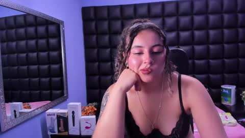 Snapshot of tiny_love_ chatting on September 26, 3:54 am tiny online show from September 26, 3:54 am