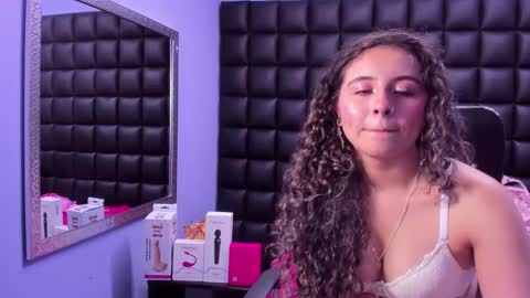 Snapshot of tiny_love_ chatting on October 24, 3:47 am tiny online show from October 24, 3:47 am