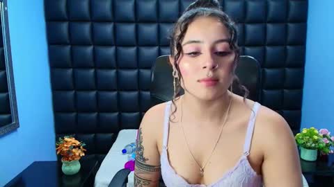 Snapshot of tiny_love_ chatting on November 12, 4:24 am tiny online show from November 12, 4:24 am